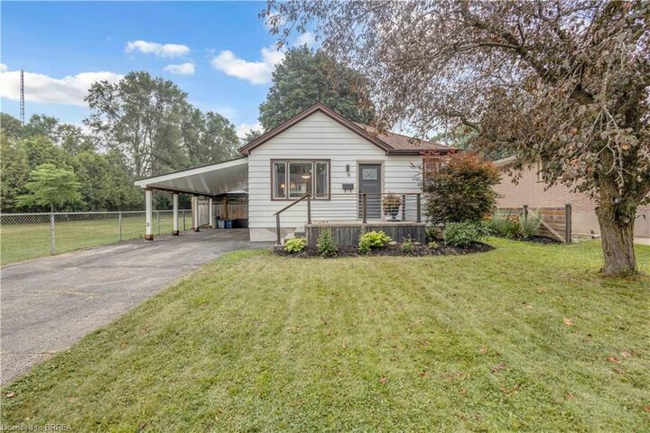Property Photo: 76 Wood Street ON N3R 2L2