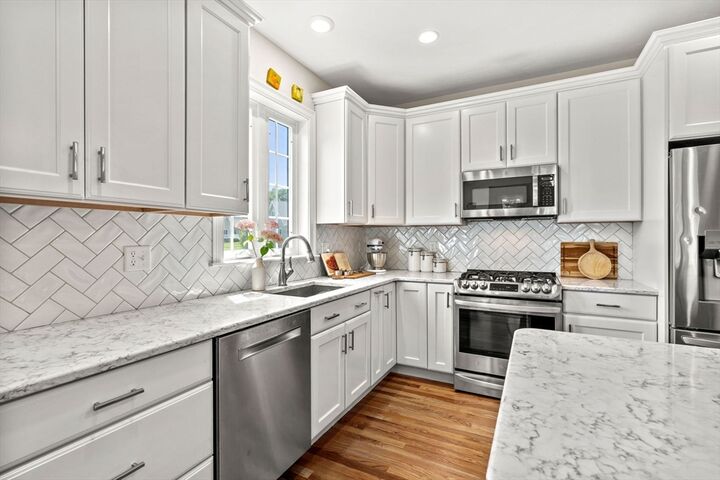 Property Photo:  72-D Hummingbird Ln 72D  MA 01450 