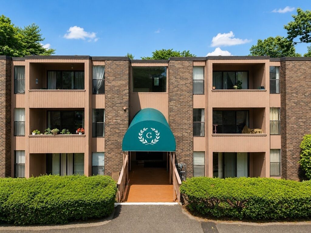 Property Photo:  30 Shrewsbury Greens Dr G  MA 01545 
