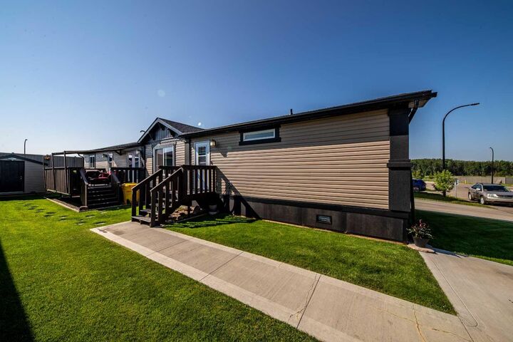 Property Photo: 84 Ave 129-11850 AB T8W 0M4