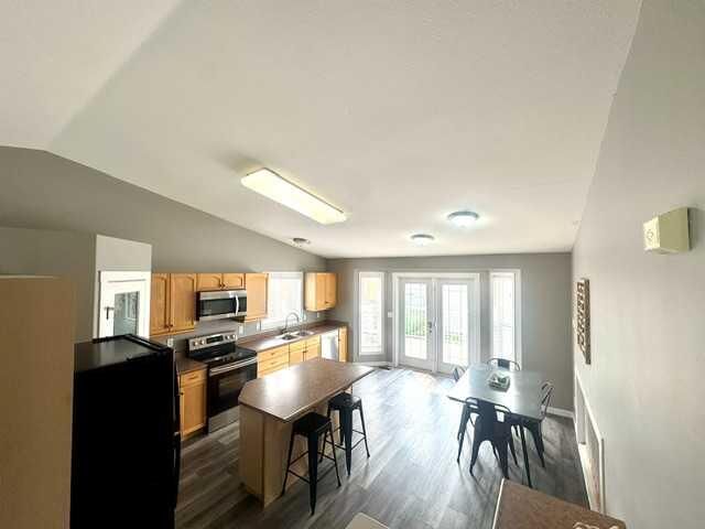 Property Photo: 140 Pinnacle Boulevard AB T8W 2V7