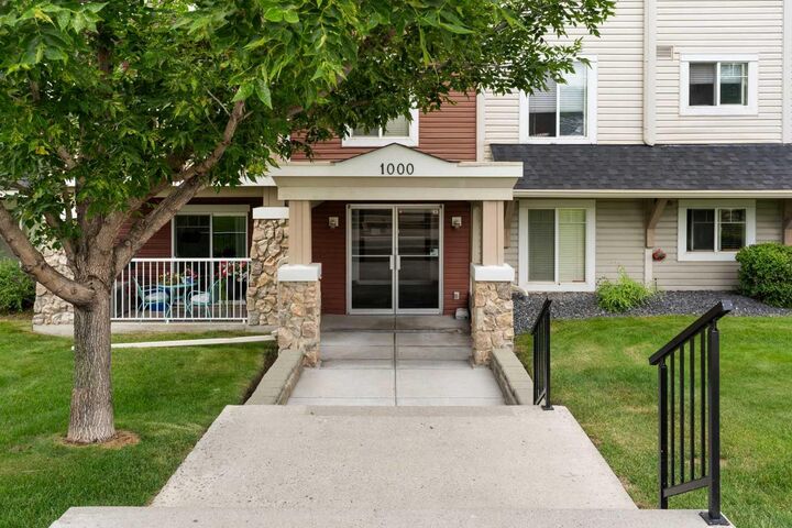 Property Photo: 70 Panamount Drive NW 1102 AB T3K 5Z1