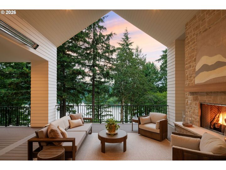 Property Photo: 843 Terrace Dr OR 97034