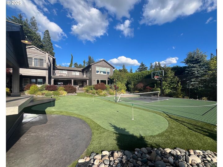 Property Photo: 9833 SE Eastview Dr OR 97086