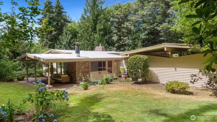 Property Photo: 11880 NE 36th Place WA 98005