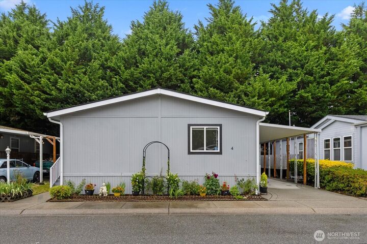 Property Photo: 11100 4th Avenue W 4 WA 98204