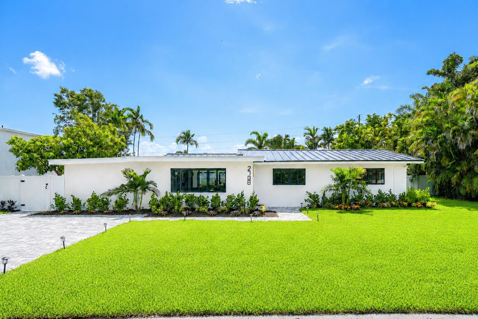 Property Photo: 2708 NE 1st Avenue FL 33334