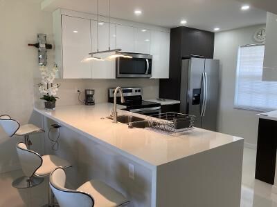 Property Photo:  565 Oaks Lane 305  FL 33069 