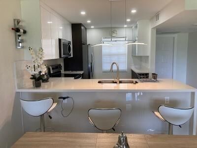 Property Photo: 565 Oaks Lane 305 FL 33069