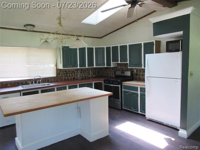 Property Photo: 1575 Banmoor Drive MI 48084