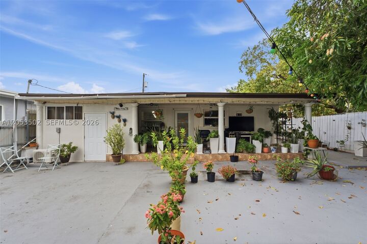 Property Photo:  419 SE 3rd St  FL 33010 