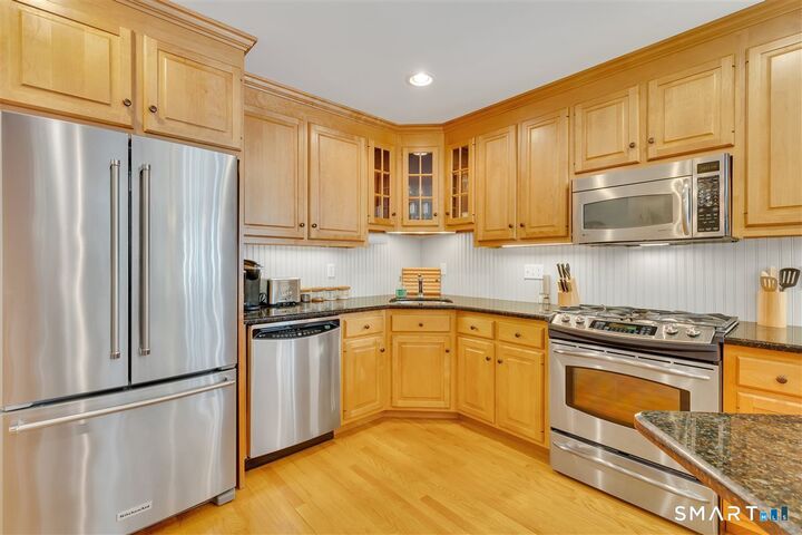 Property Photo:  21 Church Terrace  CT 06111 