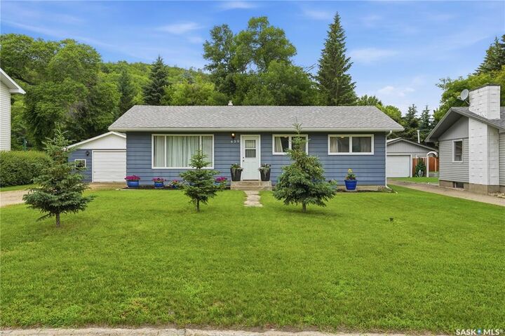 Property Photo: 450 Central Avenue S SK S0G 1S0