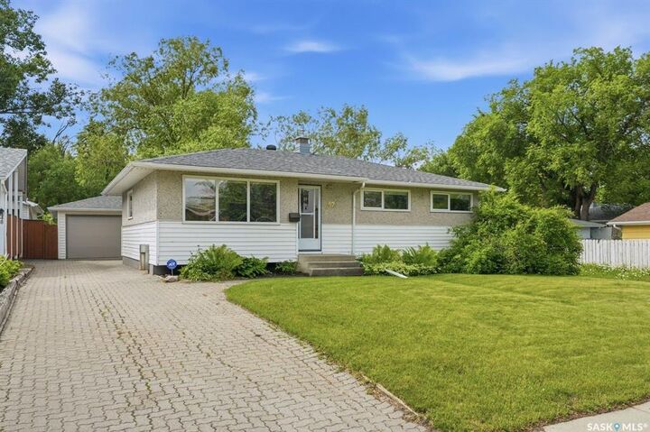 Property Photo: 52 Tucker Crescent SK S7H 3H5