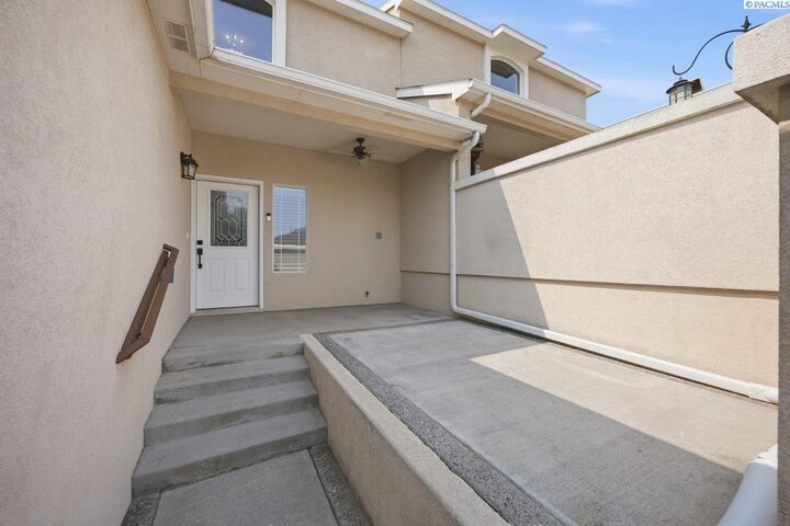 Property Photo:  119 Rosemary  WA 99352-8511 