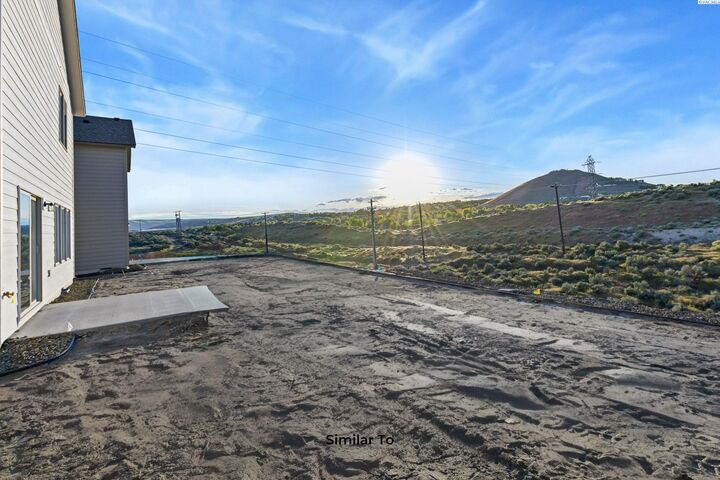 Property Photo: 728 Honeylicious St. WA 99352