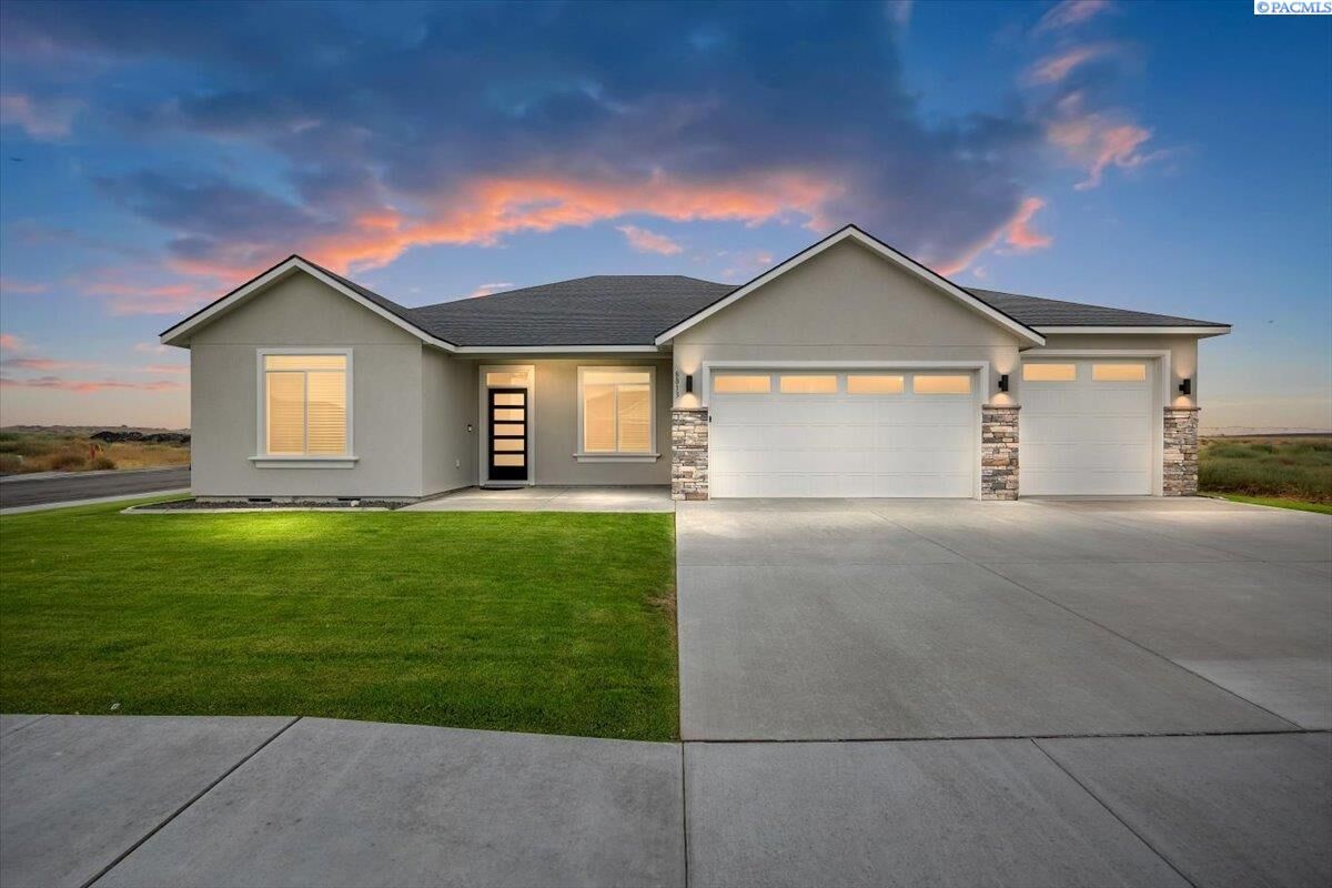 Property Photo: 8813 Dusty Maiden Dr WA 99301