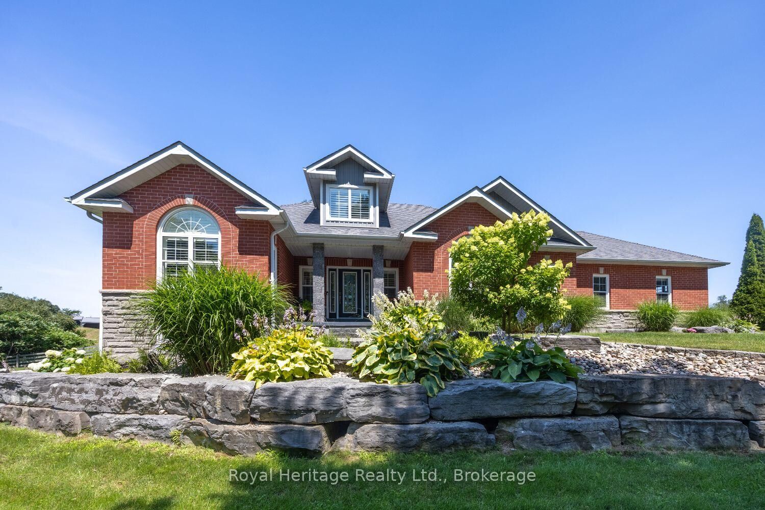 Property Photo: 465 Chalk Lake Road ON L9L 2C1