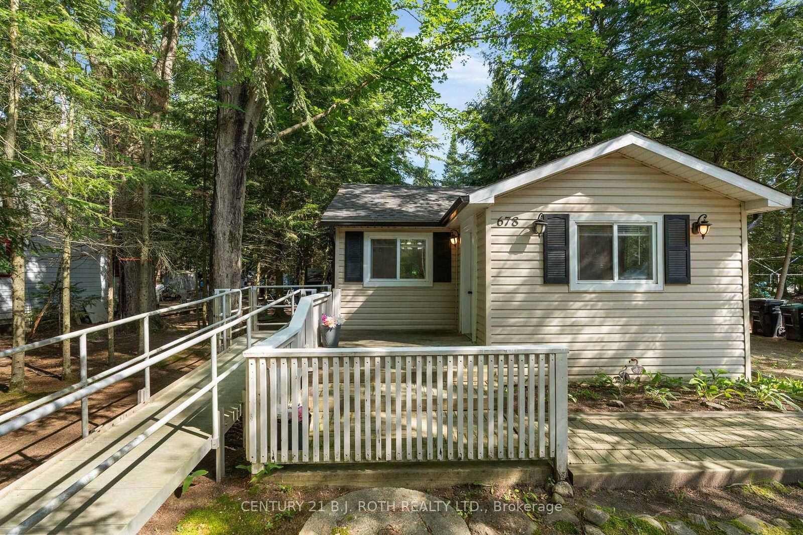 Property Photo: 678 Pinegrove Avenue ON L9S 2K4