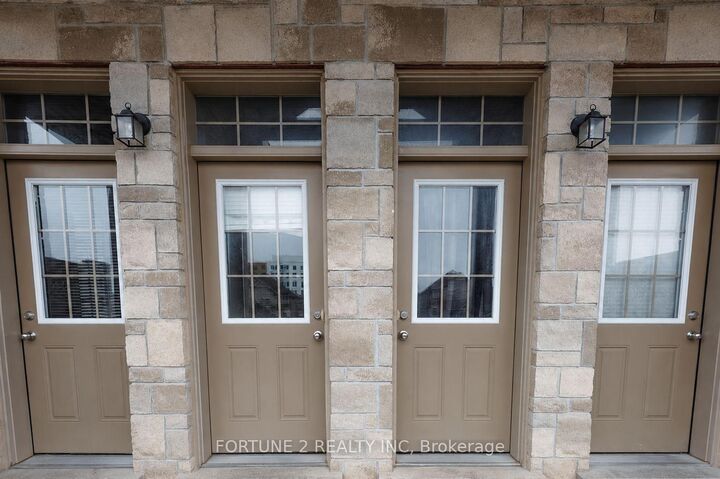 Property Photo: 3200 Singleton Avenue 11 ON N6L 0C7