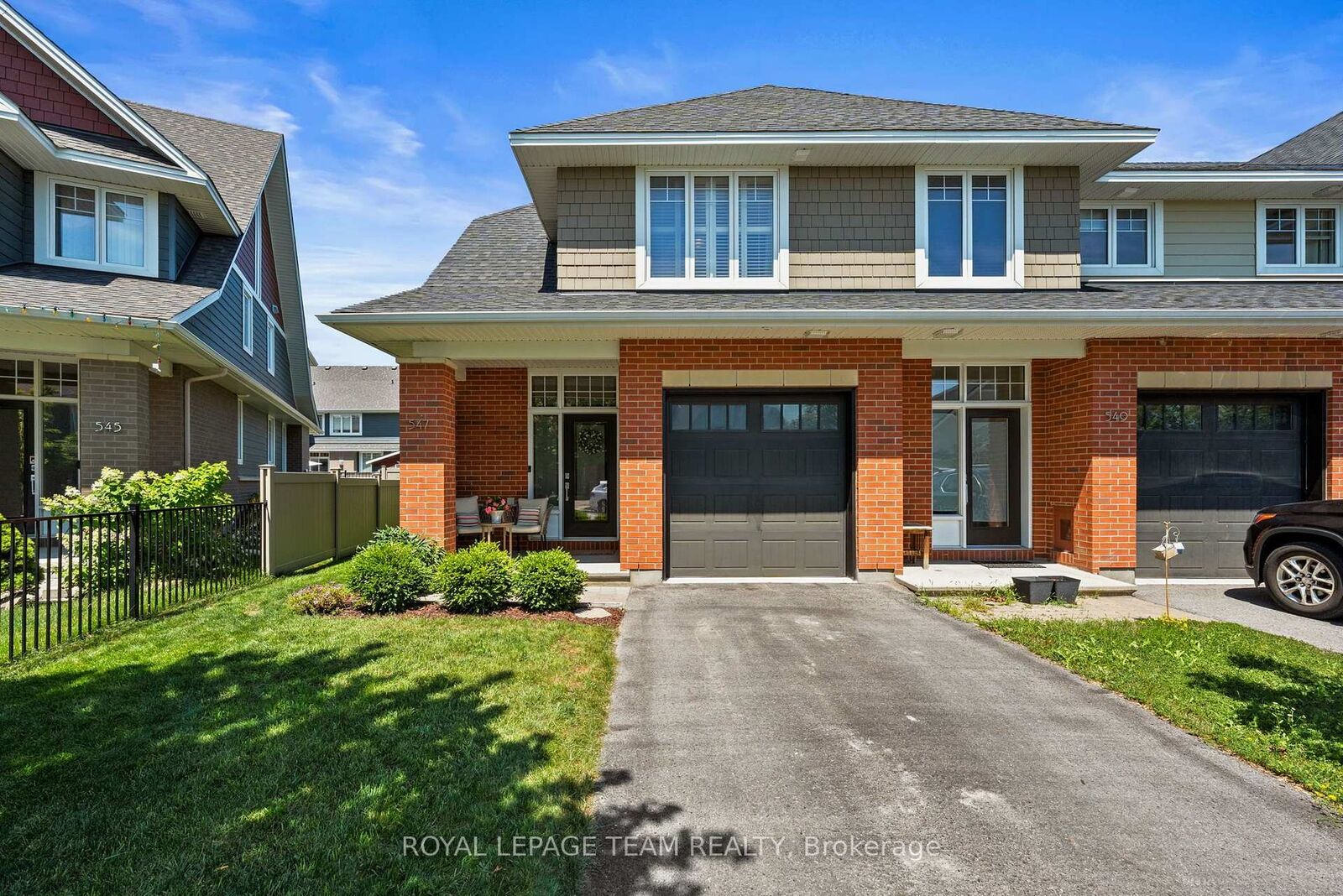 Property Photo: 547 Kilspindie Ridge ON K2J 6A2