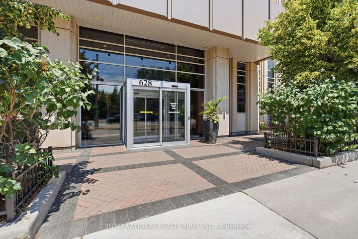 Property Photo: 628 Fleet Street 711 ON M5V 1A8