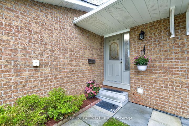 Property Photo:  302 Maciver Boulevard  ON L3X 1Y4 