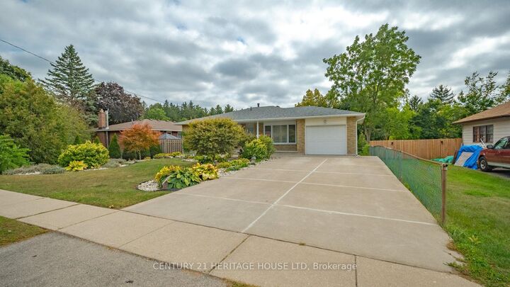 Property Photo: 162 Victoria Street ON N3Y 1L8