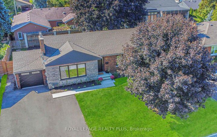 Property Photo: 884 Eagle Drive ON L7T 3A4