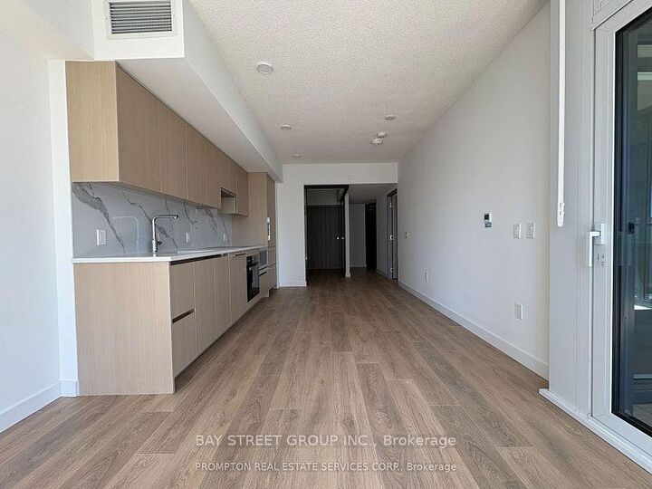 Property Photo: 1 Concord Cityplace Way 912 ON M5V 0X3