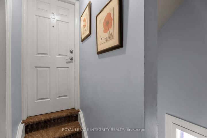 Property Photo:  339 Chapel Street 3  ON K1N 7Z5 