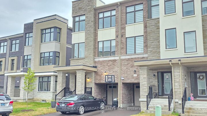 Property Photo:  60 Puisaya Drive  ON L4E 1A2 