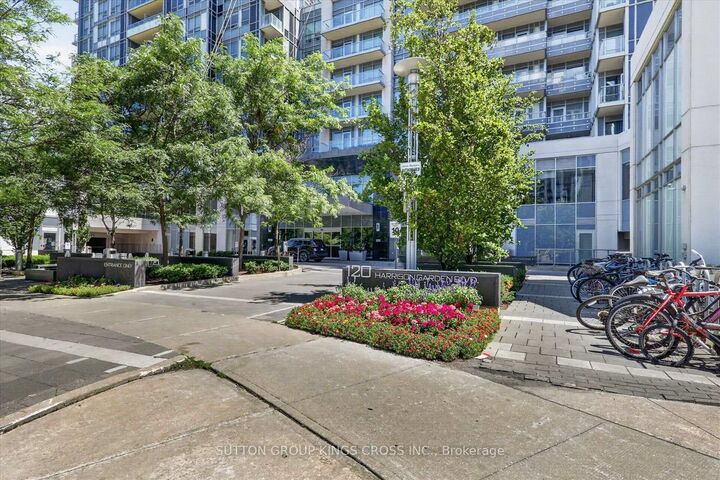 Property Photo: 120 Harrison Garden Boulevard 317 ON M2N 0H1