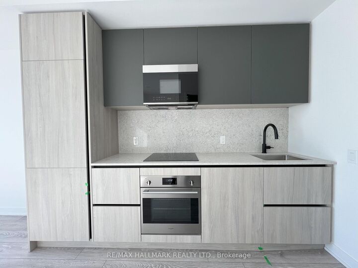 Property Photo: 108 Peter Street 3909 ON M5V 0W2