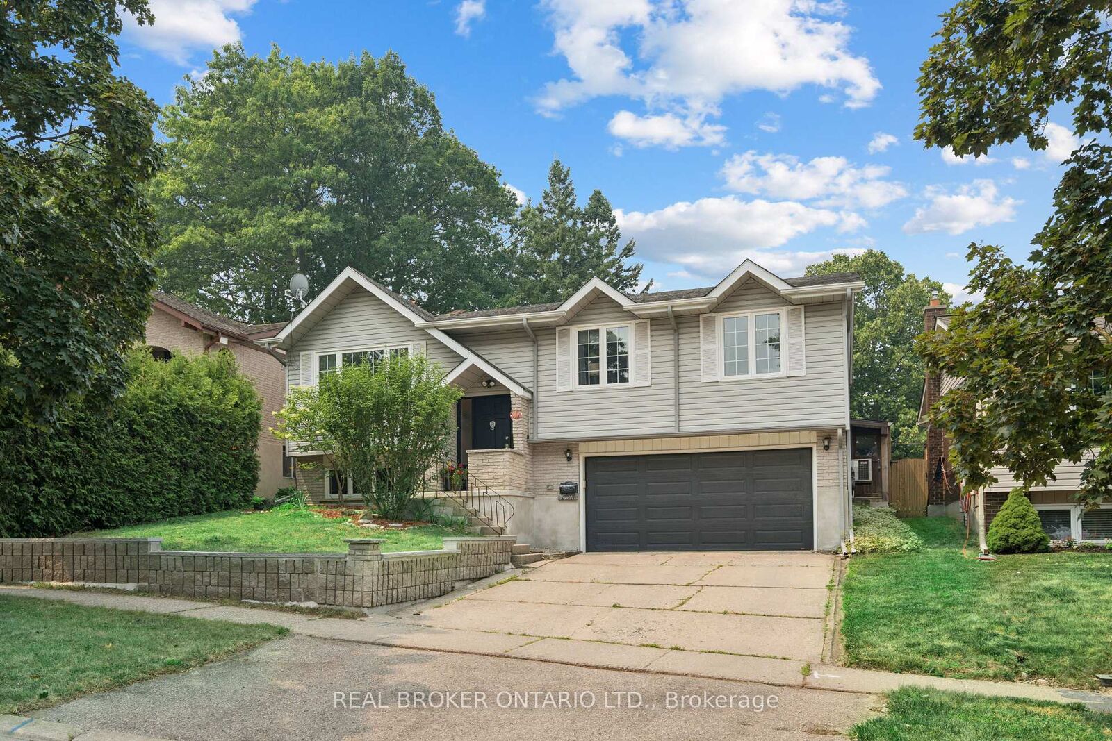 Property Photo: 254 Southwood Drive ON N2E 2B1