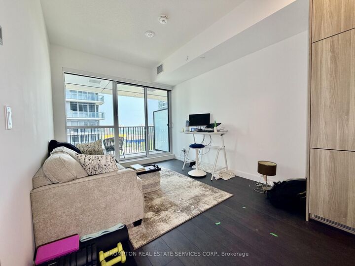 Property Photo: 68 Esther Shiner Boulevard 366 ON M2K 0J6