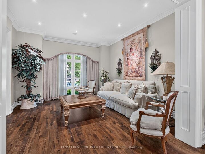 Property Photo: 57 Yorkminster Road ON M2P 1M4