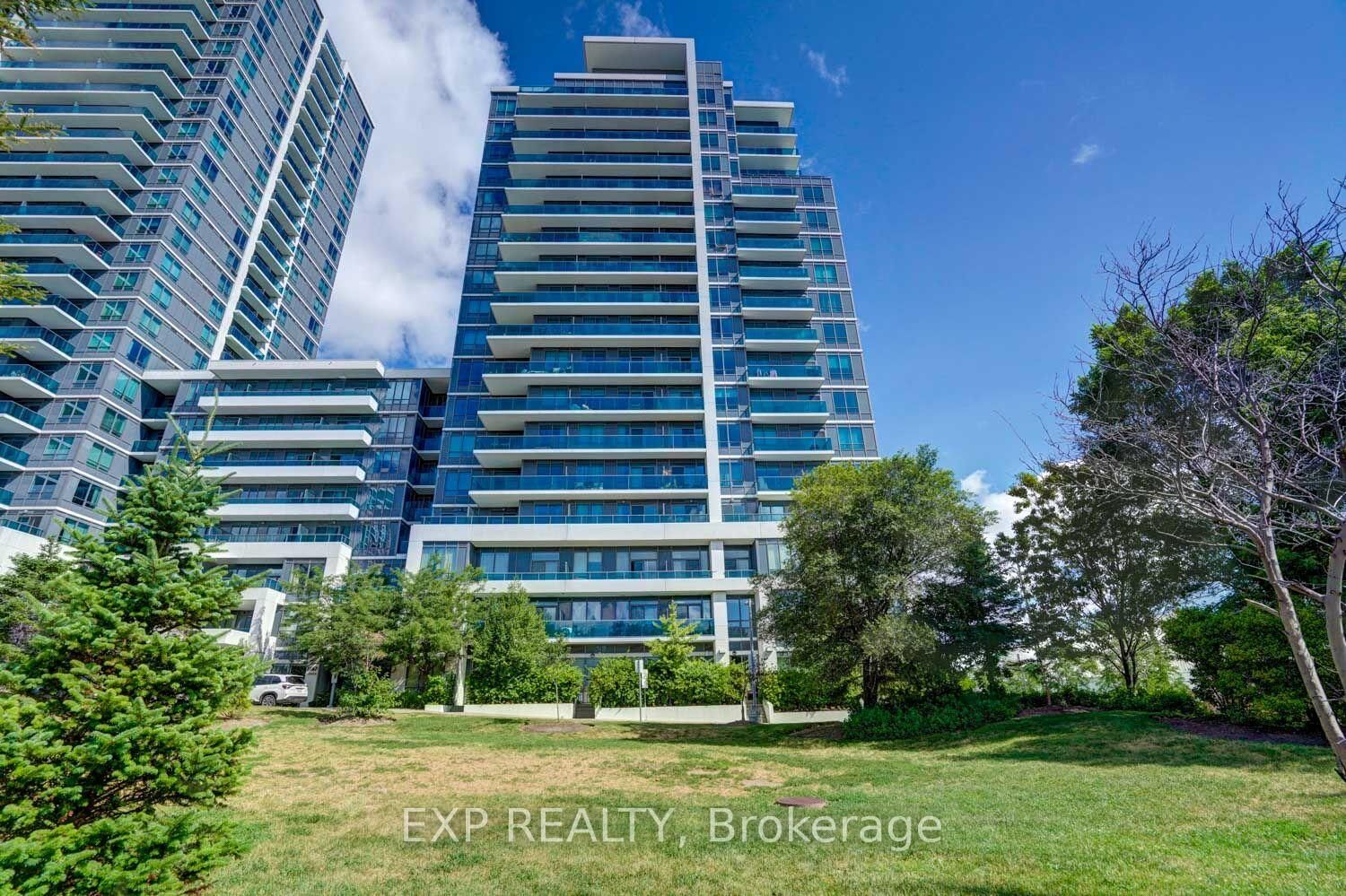 Property Photo: 7167 Yonge Street 619 ON L3T 0E1