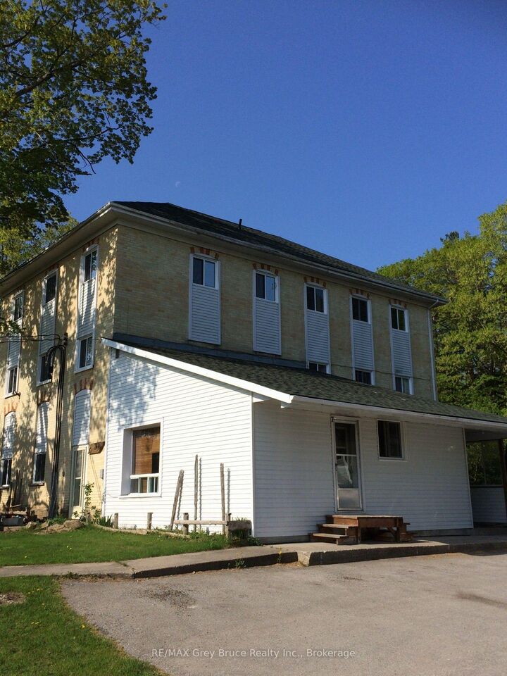 Property Photo: 496 Elizabeth Street 2 ON N0H 1P0