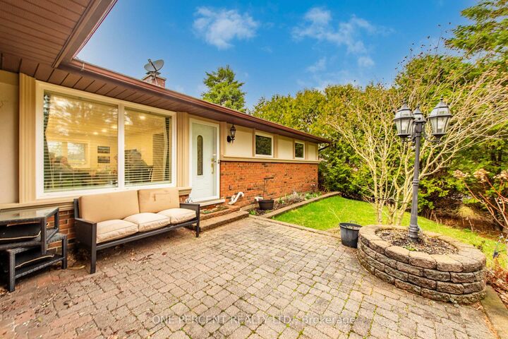 Property Photo: 8 Cardwell Court ON L0G 1W0
