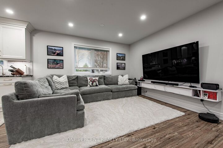 Property Photo: 8 Cardwell Court ON L0G 1W0