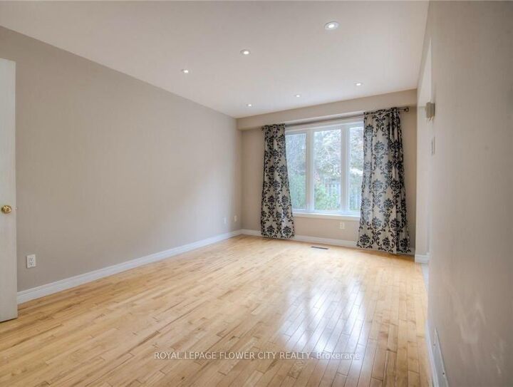 Property Photo:  308 Pineland Place  ON N2T 2S7 