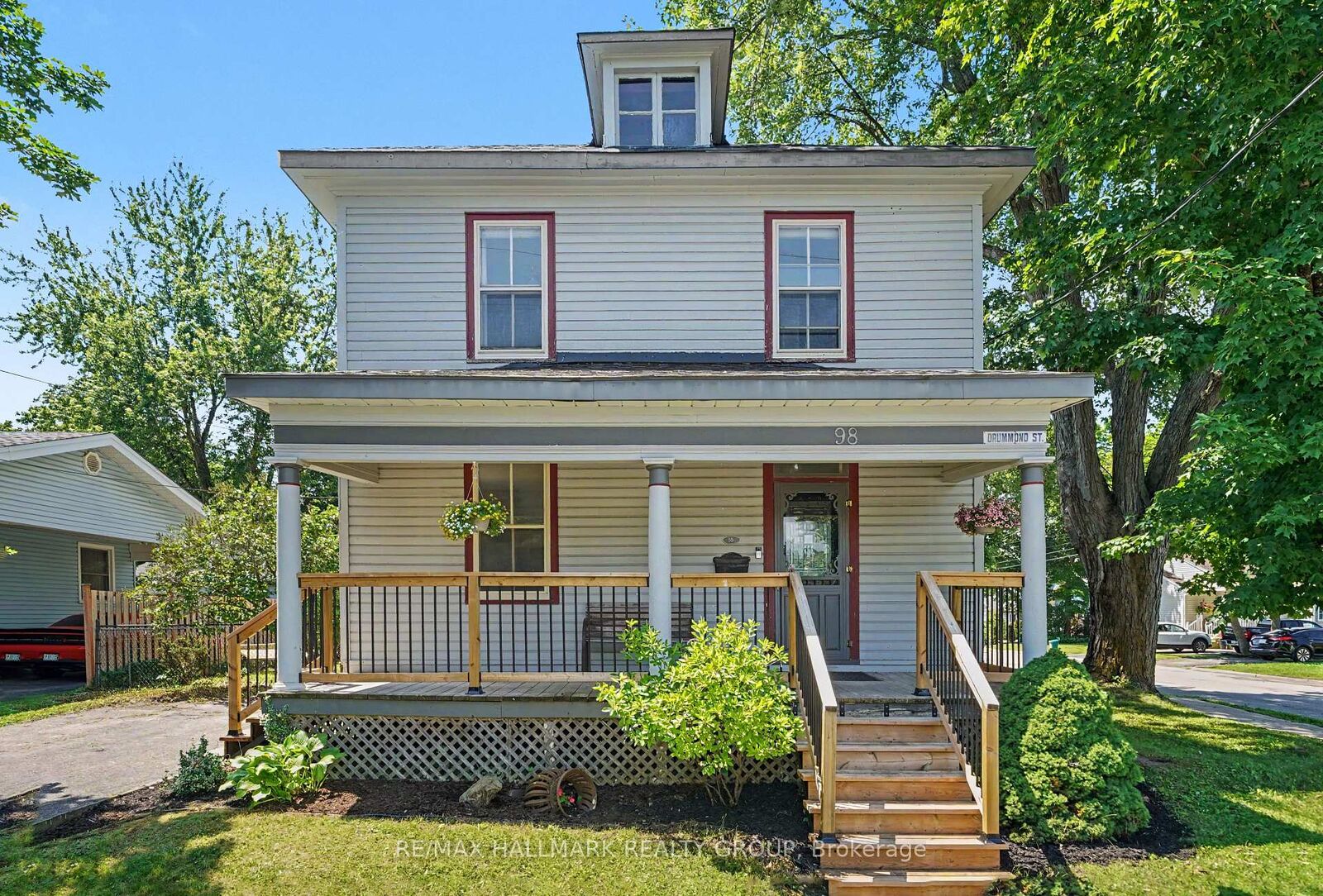Property Photo: 98 Drummond Street E ON K7H 1H1
