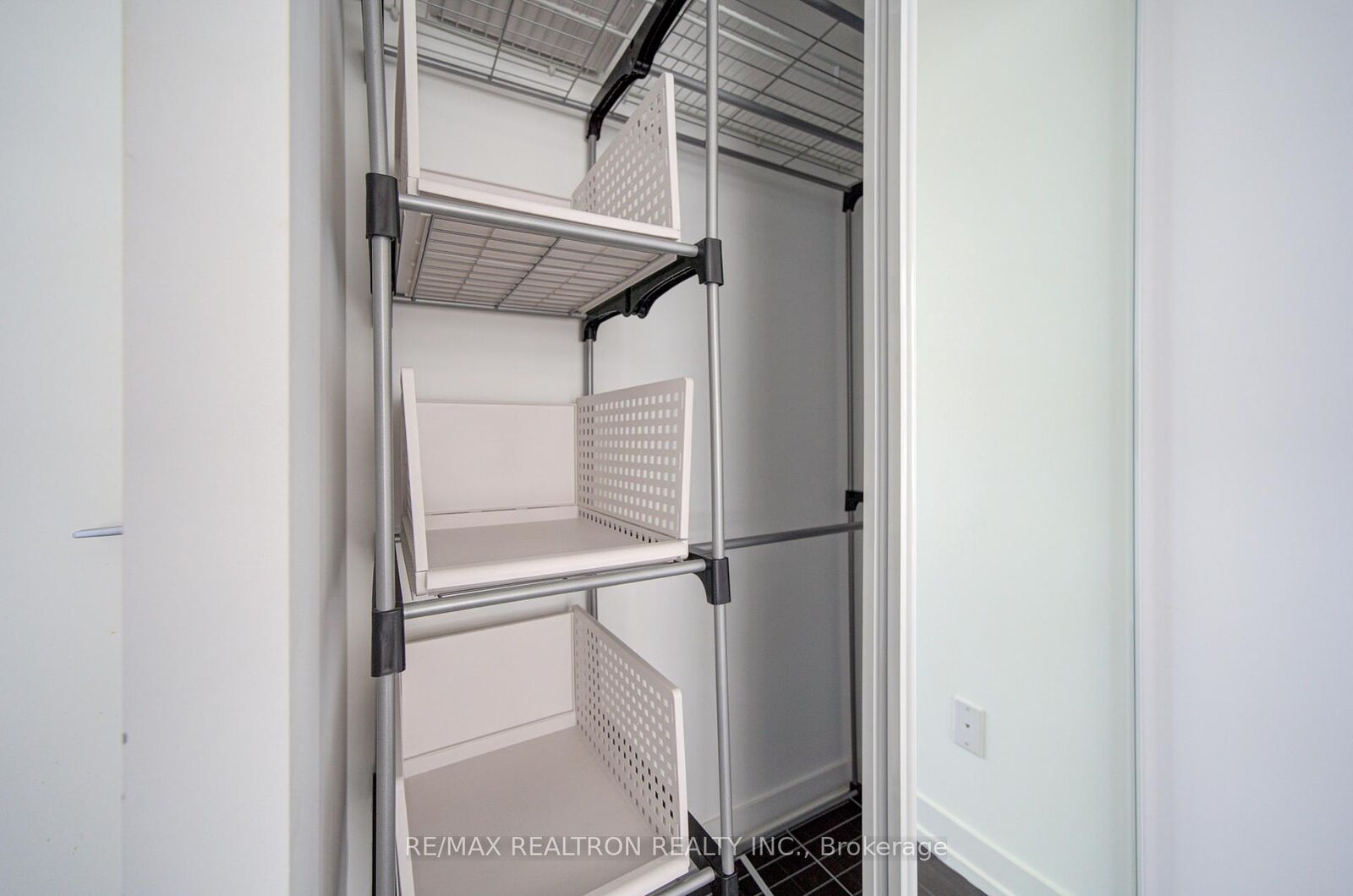 Property Photo: 85 Wood Street 3303 ON M4Y 0E8