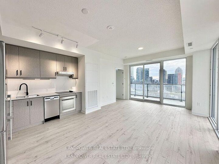 Property Photo: 9 Tecumseth Street 904 ON M5V 3G4