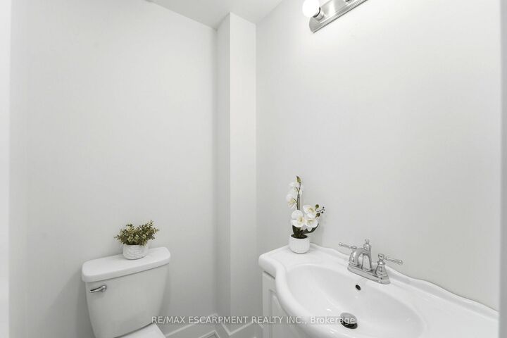 Property Photo: 968 Main Street E ON L8M 1M8