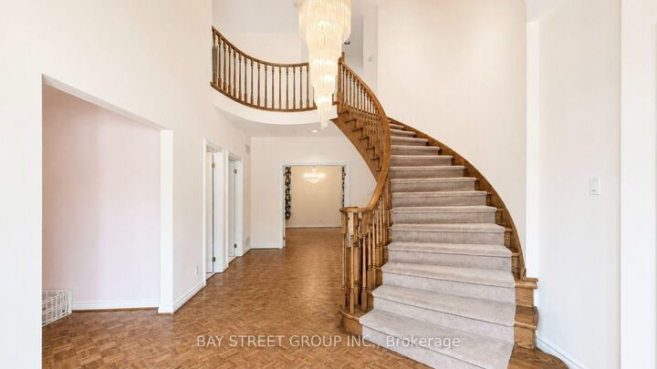Property Photo: 6 Hunt Club Court ON L3T 7L4