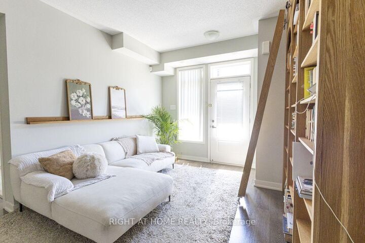 Property Photo: 60 Orchid Place Drive 19 ON M1B 0C4