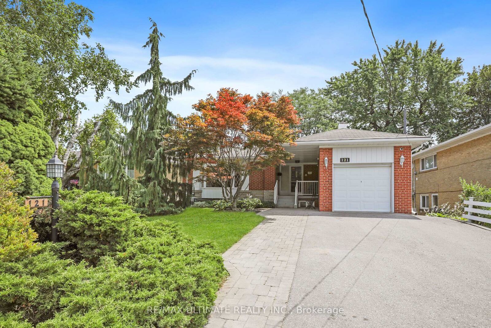 Property Photo: 121 Elvaston Drive ON M4A 1N8