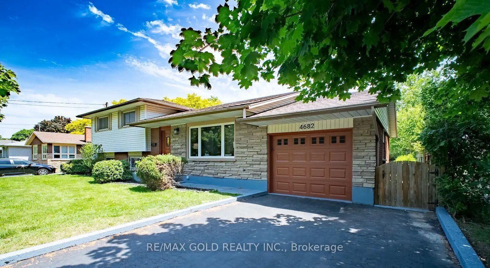 Property Photo: 4682 Pinedale Drive ON L2E 6M8